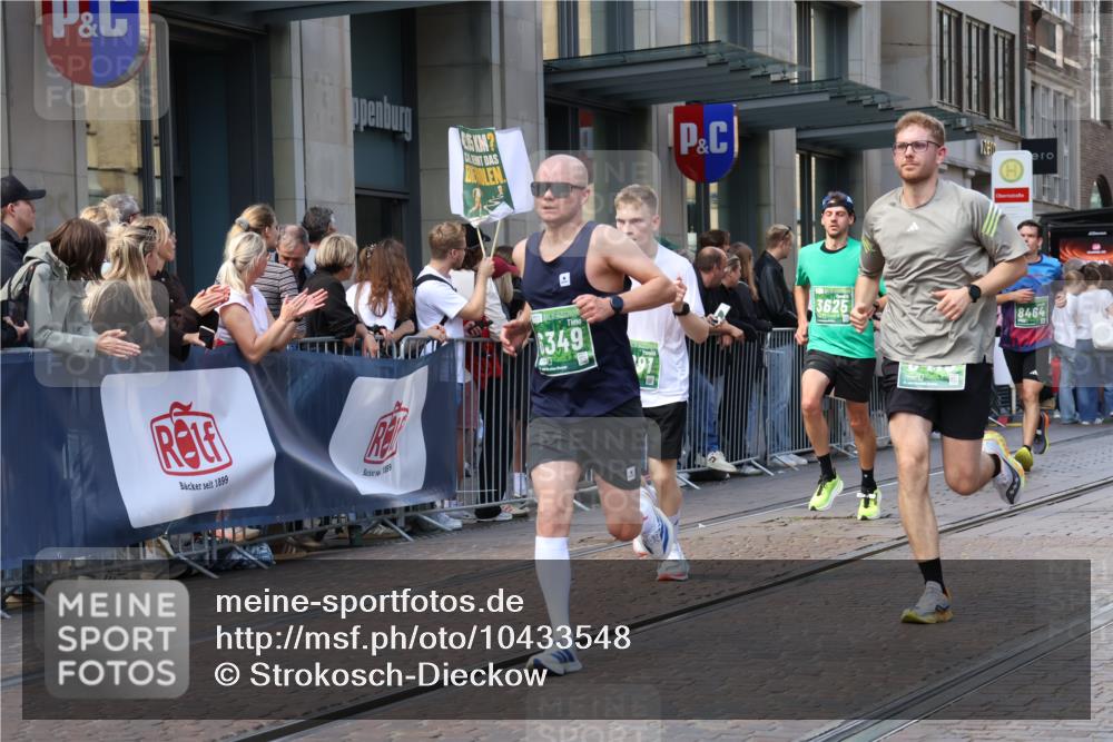 13.09.2026 - 21. swb-Marathon Bremen Strokosch-Dieckow http://msf.ph/oto/10433548 13.09.2026 13:12:49 Ziel 280, 313, 621, 868, 987, 1207, 2442, 2498, 2559, 2801, 2858, 2962, 3566, 3625, 4582, 5345, 5379, 5769, 5965, 6038, 6349, 6394, 7874, 8197, 8291, 8419, 8464, 8798, 9092, 9217, 13140, 1513, 1517, 2350, 2362, 2442, 3054, 3988, 4605, 4879, 5416, 6796, 8029, 9775, 9803, 13106 meine-sportfotos.de