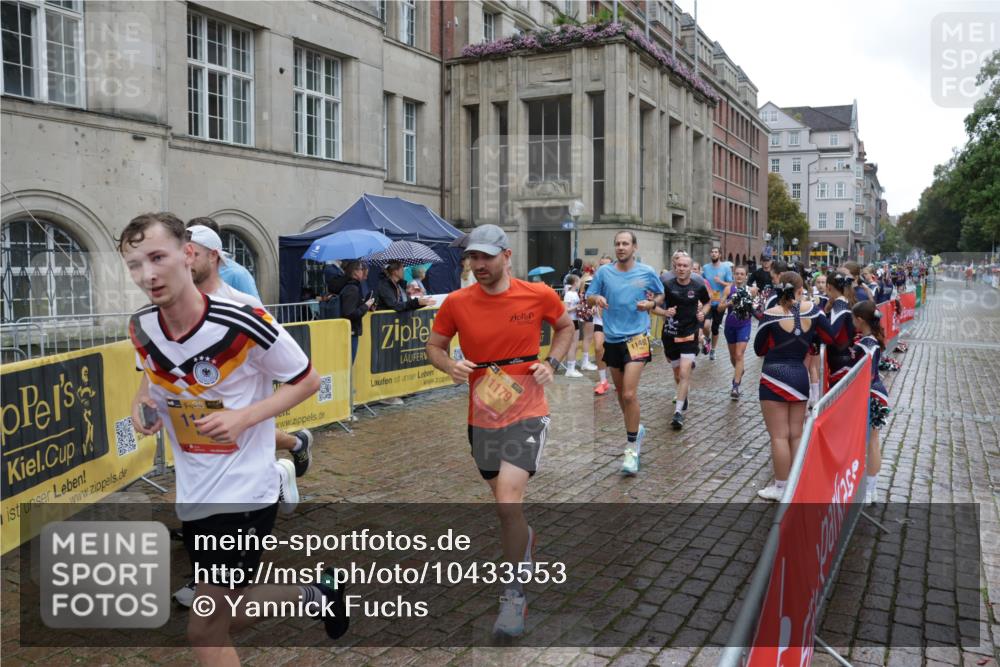 13.09.2026 - Kiel Lauf Yannick Fuchs http://msf.ph/oto/10433553 13.09.2026 11:42:54 Ziel 9569 meine-sportfotos.de