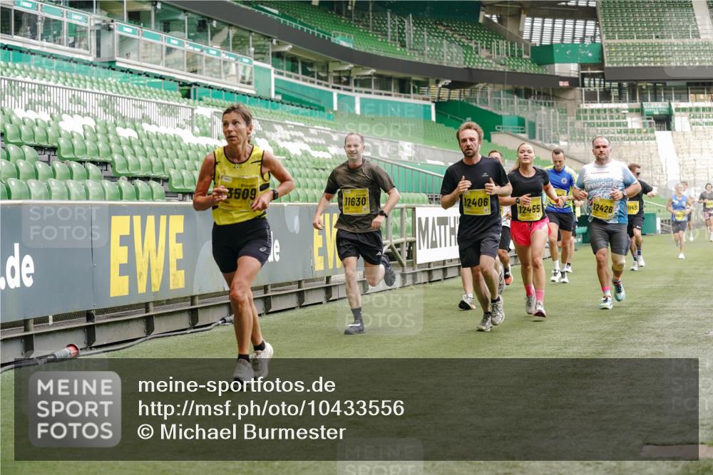 13.09.2026 - 21. swb-Marathon Bremen Michael Burmester http://msf.ph/oto/10433556 13.09.2026 10:24:36 Laufen im Stadion 10143, 10235, 10328, 10336, 10337, 10341, 10358, 10456, 10520, 10592, 10593, 10618, 10632, 10775, 10782, 10816, 10861, 10972, 11042, 11143, 11201, 11265, 11373, 11375, 11426, 11442, 11468, 11527, 11607, 11615, 11628, 11630, 11632, 11704, 11713, 11758, 11779, 11826, 11895, 11903, 11948, 12053, 12144, 12246, 12281, 12339, 12404, 12406, 12426, 12442, 12468, 12469, 12477, 12525, 13520, 13563, 13566, 13580, 13585, 13586 meine-sportfotos.de