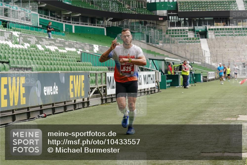 13.09.2026 - 21. swb-Marathon Bremen Michael Burmester http://msf.ph/oto/10433557 13.09.2026 12:33:38 Laufen im Stadion 299, 482, 525, 668, 919, 1212, 1606, 1629, 2072, 5428, 7741, 314, 520, 547, 858, 934, 1168, 1214, 1357, 1453, 1639, 5212, 6485 meine-sportfotos.de