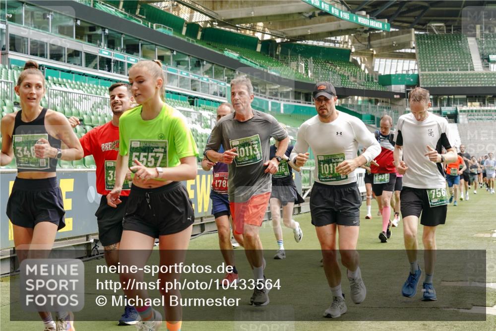 13.09.2026 - 21. swb-Marathon Bremen Michael Burmester http://msf.ph/oto/10433564 13.09.2026 13:04:58 Laufen im Stadion 178, 209, 210, 244, 323, 394, 488, 534, 536, 565, 647, 725, 881, 891, 900, 1073, 1239, 1243, 1307, 1308, 1343, 1373, 1380, 1456, 1479, 1627, 1649, 1653, 1656, 1687, 1771, 1780, 1914, 1932, 1941, 2023, 2089, 2126, 2223, 2241, 2265, 2301, 2369, 2430, 2452, 2602, 2723, 2742, 2764, 2851, 2867, 2872, 2891, 2910, 2919, 2957, 2959, 2977, 2985, 3028, 3030, 3217, 3278, 3320, 3343, 3419, 3425, 3444, 3454, 3485, 3521, 3579, 3618, 3796, 3909, 242 meine-sportfotos.de
