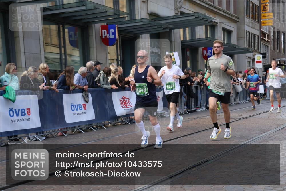13.09.2026 - 21. swb-Marathon Bremen Strokosch-Dieckow http://msf.ph/oto/10433575 13.09.2026 13:12:49 Ziel 280, 313, 621, 868, 987, 1207, 2442, 2498, 2559, 2801, 2858, 2962, 3566, 3625, 4582, 5345, 5379, 5769, 5965, 6038, 6349, 6394, 7874, 8197, 8291, 8419, 8464, 8798, 9092, 9217, 13140, 1513, 1517, 2350, 2362, 2442, 3054, 3988, 4605, 4879, 5416, 6796, 8029, 9775, 9803, 13106 meine-sportfotos.de