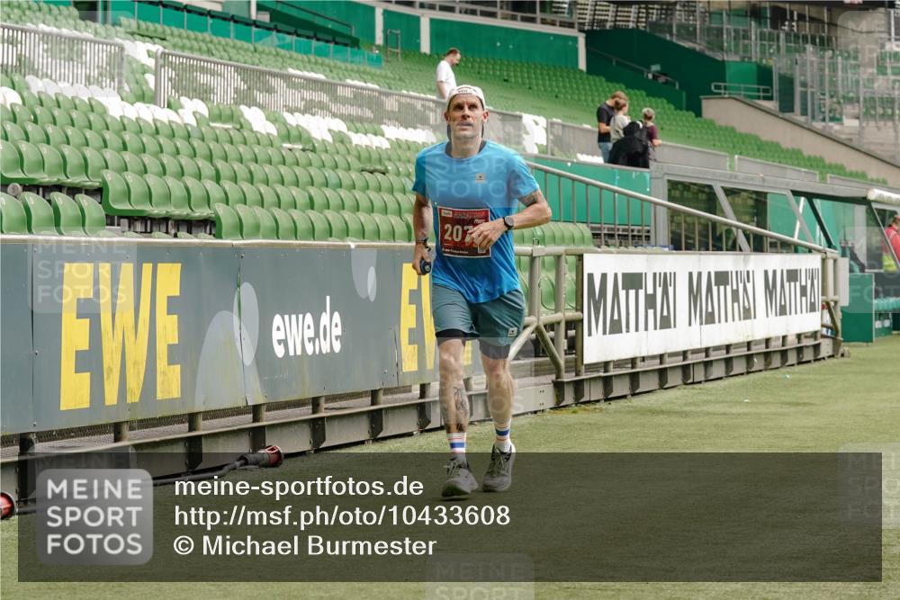 13.09.2026 - 21. swb-Marathon Bremen Michael Burmester http://msf.ph/oto/10433608 13.09.2026 12:33:53 Laufen im Stadion 250, 272, 299, 525, 919, 1089, 1212, 1606, 1629, 2072, 5428, 7741, 314, 520, 547, 1168, 1214, 1357, 1453, 1639, 4474, 5212, 6485, 8285 meine-sportfotos.de