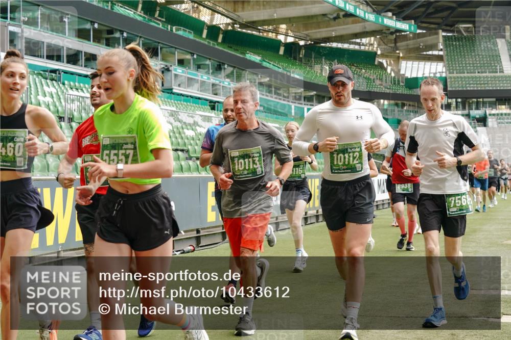 13.09.2026 - 21. swb-Marathon Bremen Michael Burmester http://msf.ph/oto/10433612 13.09.2026 13:04:58 Laufen im Stadion 178, 209, 210, 244, 323, 394, 488, 534, 536, 565, 647, 725, 881, 891, 900, 1073, 1239, 1243, 1307, 1308, 1343, 1373, 1380, 1456, 1479, 1627, 1649, 1653, 1656, 1687, 1771, 1780, 1914, 1932, 1941, 2023, 2089, 2126, 2223, 2241, 2265, 2301, 2369, 2430, 2452, 2602, 2723, 2742, 2764, 2851, 2867, 2872, 2891, 2910, 2919, 2957, 2959, 2977, 2985, 3028, 3030, 3217, 3278, 3320, 3343, 3419, 3425, 3444, 3454, 3485, 3521, 3579, 3618, 3796, 3909, 242 meine-sportfotos.de