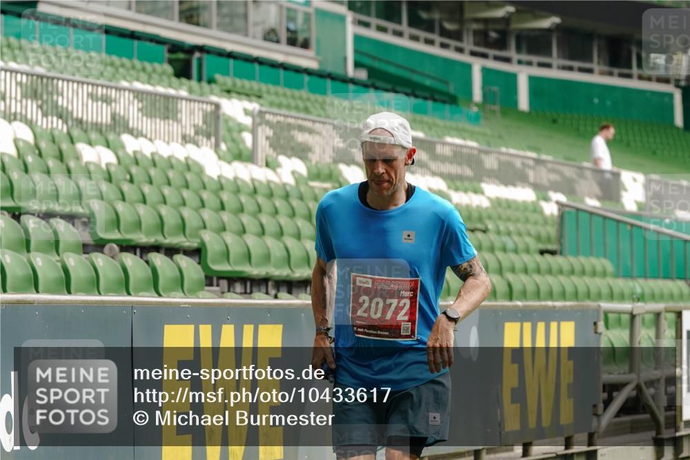 13.09.2026 - 21. swb-Marathon Bremen Michael Burmester http://msf.ph/oto/10433617 13.09.2026 12:33:54 Laufen im Stadion 250, 272, 299, 525, 919, 1089, 1212, 1606, 1629, 2072, 5428, 7741, 314, 520, 547, 1168, 1214, 1357, 1453, 1639, 4474, 5212, 6485, 8285 meine-sportfotos.de