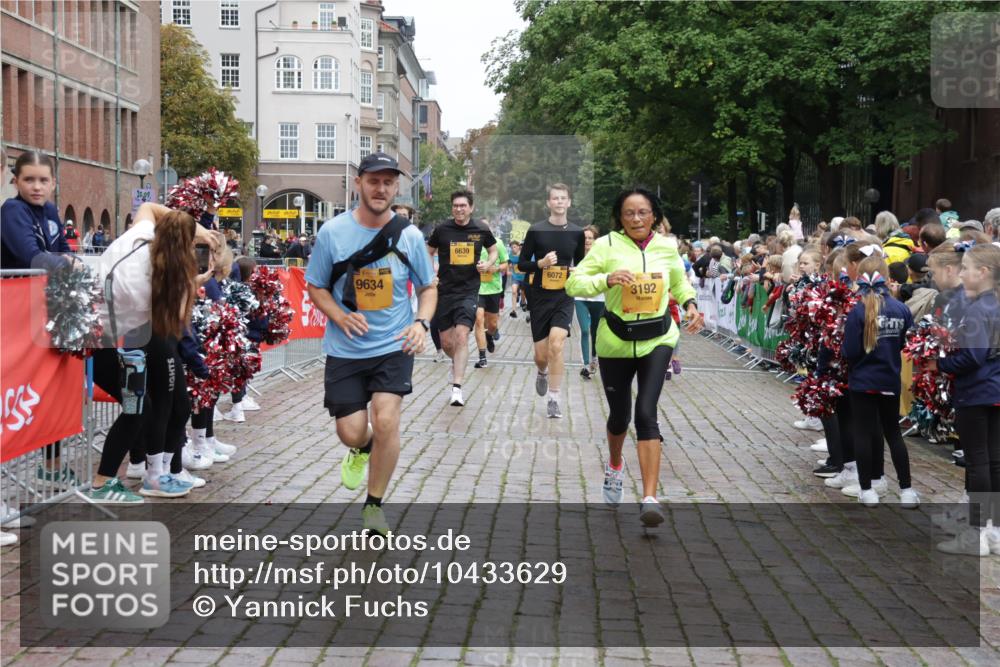 13.09.2026 - Kiel Lauf Yannick Fuchs http://msf.ph/oto/10433629 13.09.2026 09:47:27 Ziel 544, 591, 1324, 2870, 3192, 3629, 5517, 6072, 6575, 6639, 6696, 8231, 8540, 8777, 9634, 9936, 10555, 10789, 1235, 1402, 2587, 2718, 2759, 2779, 4238, 4940, 5167, 5217, 5351, 6074, 6207, 7461, 7731, 8524, 9091, 9141, 9385, 10009, 10076, 10224, 10301, 10731, 10742, 10744, 11862, 11964, 12622, 12635, 390, 466, 3373, 3735, 4011, 4103, 4400, 4479, 4480, 4952, 6078, 7767, 8503, 8833, 9528, 9697, 12099, 2718, 3808, 4087, 6638, 7190, 7446, 10322 meine-sportfotos.de