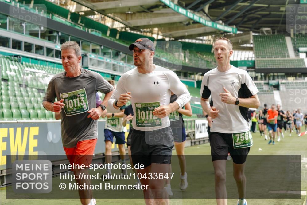 13.09.2026 - 21. swb-Marathon Bremen Michael Burmester http://msf.ph/oto/10433647 13.09.2026 13:04:59 Laufen im Stadion 178, 209, 210, 244, 323, 394, 534, 536, 565, 647, 725, 881, 891, 900, 1073, 1239, 1243, 1307, 1308, 1343, 1373, 1380, 1456, 1479, 1627, 1649, 1653, 1656, 1687, 1780, 1914, 1932, 1941, 2023, 2089, 2126, 2223, 2241, 2244, 2265, 2301, 2369, 2430, 2452, 2464, 2602, 2723, 2742, 2764, 2851, 2867, 2872, 2891, 2910, 2919, 2957, 2959, 2985, 3028, 3030, 3115, 3217, 3278, 3320, 3343, 3419, 3425, 3444, 3454, 3485, 3521, 3579, 3618, 3796, 3909, 242 meine-sportfotos.de