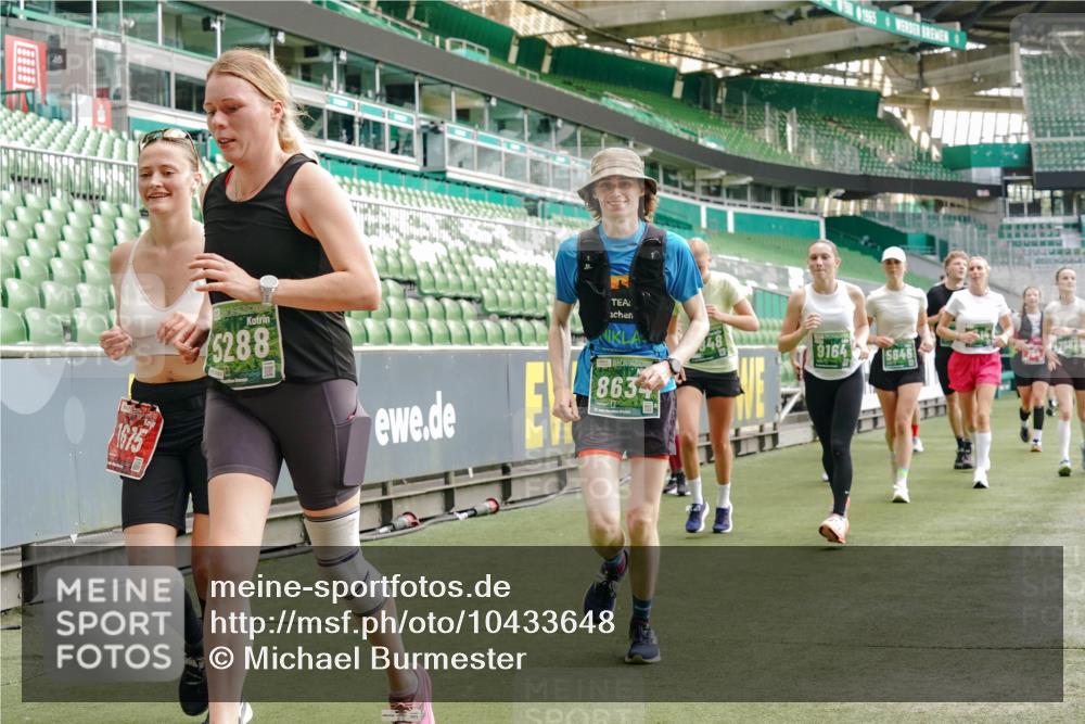 13.09.2026 - 21. swb-Marathon Bremen Michael Burmester http://msf.ph/oto/10433648 13.09.2026 13:31:02 Laufen im Stadion 122, 171, 224, 295, 297, 405, 487, 639, 767, 806, 840, 965, 1114, 1142, 1242, 1310, 1314, 1329, 1529, 1633, 1634, 1775, 1810, 1811, 1869, 1886, 1892, 1904, 1983, 2216, 2238, 2242, 2249, 2263, 2368, 2372, 2449, 2615, 2629, 2637, 2643, 2677, 2719, 2726, 2738, 2830, 2869, 2871, 2877, 2918, 2945, 2952, 2994, 3038, 3053, 3094, 3101, 3140, 3223, 3227, 3286, 3401, 3426, 3644, 3723, 3736, 3873, 3876, 3898, 3918, 3929, 3944, 4056, 4162, 4309, 4460, 111 meine-sportfotos.de