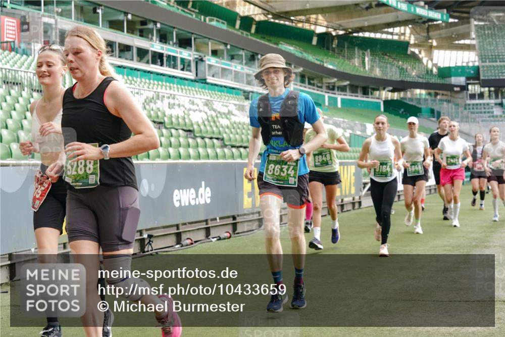 13.09.2026 - 21. swb-Marathon Bremen Michael Burmester http://msf.ph/oto/10433659 13.09.2026 13:31:02 Laufen im Stadion 122, 171, 224, 295, 297, 405, 487, 639, 767, 806, 840, 965, 1114, 1142, 1242, 1310, 1314, 1329, 1529, 1633, 1634, 1775, 1810, 1811, 1869, 1886, 1892, 1904, 1983, 2216, 2238, 2242, 2249, 2263, 2368, 2372, 2449, 2615, 2629, 2637, 2643, 2677, 2719, 2726, 2738, 2830, 2869, 2871, 2877, 2918, 2945, 2952, 2994, 3038, 3053, 3094, 3101, 3140, 3223, 3227, 3286, 3401, 3426, 3644, 3723, 3736, 3873, 3876, 3898, 3918, 3929, 3944, 4056, 4162, 4309, 4460, 111 meine-sportfotos.de