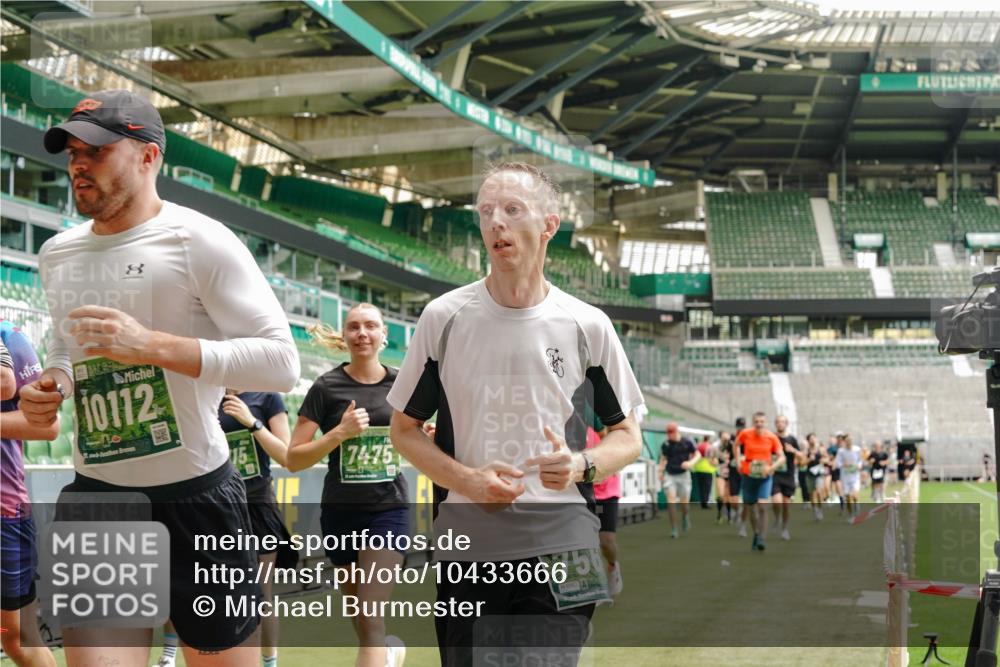 13.09.2026 - 21. swb-Marathon Bremen Michael Burmester http://msf.ph/oto/10433666 13.09.2026 13:04:59 Laufen im Stadion 178, 209, 210, 244, 323, 394, 534, 536, 565, 647, 725, 881, 891, 900, 1073, 1239, 1243, 1307, 1308, 1343, 1373, 1380, 1456, 1479, 1627, 1649, 1653, 1656, 1687, 1780, 1914, 1932, 1941, 2023, 2089, 2126, 2223, 2241, 2244, 2265, 2301, 2369, 2430, 2452, 2464, 2602, 2723, 2742, 2764, 2851, 2867, 2872, 2891, 2910, 2919, 2957, 2959, 2985, 3028, 3030, 3115, 3217, 3278, 3320, 3343, 3419, 3425, 3444, 3454, 3485, 3521, 3579, 3618, 3796, 3909, 242 meine-sportfotos.de