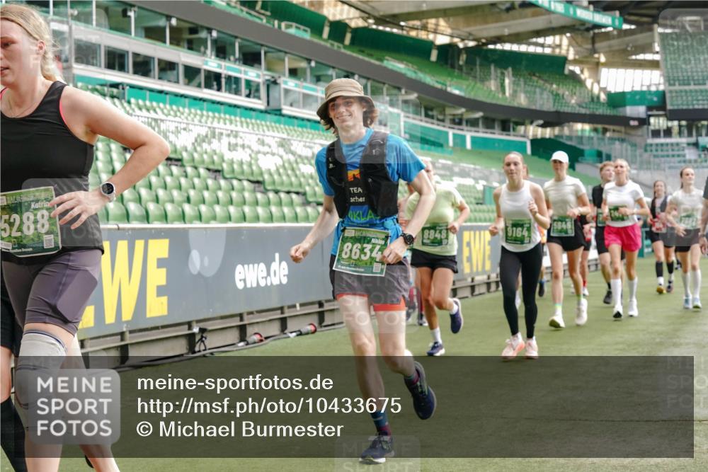 13.09.2026 - 21. swb-Marathon Bremen Michael Burmester http://msf.ph/oto/10433675 13.09.2026 13:31:02 Laufen im Stadion 122, 171, 224, 295, 297, 405, 487, 639, 767, 806, 840, 965, 1114, 1142, 1242, 1310, 1314, 1329, 1529, 1633, 1634, 1775, 1810, 1811, 1869, 1886, 1892, 1904, 1983, 2216, 2238, 2242, 2249, 2263, 2368, 2372, 2449, 2615, 2629, 2637, 2643, 2677, 2719, 2726, 2738, 2830, 2869, 2871, 2877, 2918, 2945, 2952, 2994, 3038, 3053, 3094, 3101, 3140, 3223, 3227, 3286, 3401, 3426, 3644, 3723, 3736, 3873, 3876, 3898, 3918, 3929, 3944, 4056, 4162, 4309, 4460, 111 meine-sportfotos.de