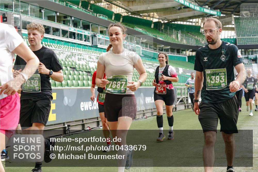 13.09.2026 - 21. swb-Marathon Bremen Michael Burmester http://msf.ph/oto/10433679 13.09.2026 13:31:07 Laufen im Stadion 122, 171, 224, 295, 297, 405, 487, 639, 767, 806, 840, 965, 1114, 1142, 1242, 1310, 1314, 1326, 1329, 1529, 1633, 1634, 1775, 1810, 1811, 1869, 1886, 1892, 1904, 1983, 2216, 2242, 2249, 2263, 2344, 2368, 2372, 2449, 2615, 2629, 2637, 2643, 2677, 2719, 2726, 2738, 2869, 2871, 2877, 2918, 2945, 2952, 2994, 3038, 3094, 3101, 3140, 3223, 3227, 3286, 3379, 3401, 3426, 3572, 3644, 3723, 3736, 3873, 3876, 3898, 3918, 3929, 3944, 4056, 4162, 4309, 4460, 111 meine-sportfotos.de