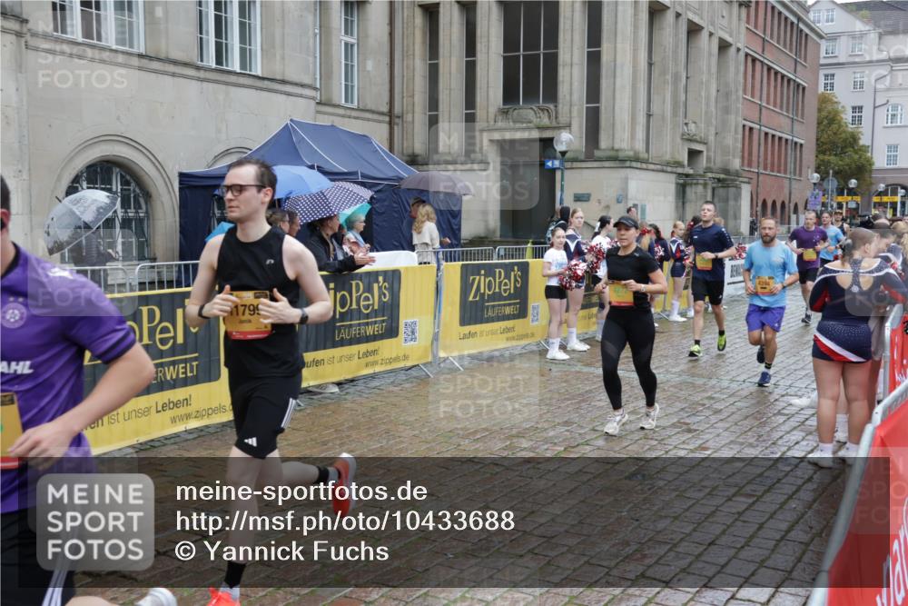 13.09.2026 - Kiel Lauf Yannick Fuchs http://msf.ph/oto/10433688 13.09.2026 11:43:10 Ziel 9569 meine-sportfotos.de
