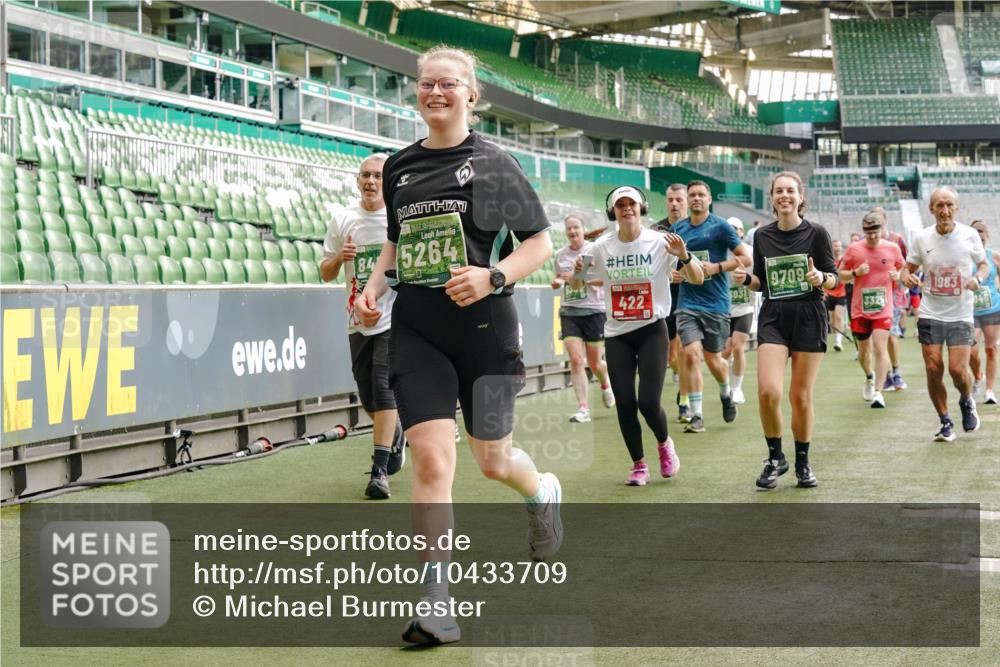 13.09.2026 - 21. swb-Marathon Bremen Michael Burmester http://msf.ph/oto/10433709 13.09.2026 13:31:12 Laufen im Stadion 122, 224, 295, 297, 405, 487, 639, 767, 806, 840, 965, 1114, 1142, 1310, 1314, 1326, 1329, 1529, 1633, 1634, 1775, 1801, 1810, 1811, 1869, 1892, 1904, 1983, 2216, 2242, 2249, 2263, 2344, 2368, 2372, 2449, 2615, 2629, 2637, 2643, 2677, 2719, 2726, 2738, 2869, 2871, 2877, 2918, 2945, 2952, 2994, 3038, 3094, 3101, 3140, 3223, 3227, 3286, 3379, 3401, 3426, 3572, 3644, 3723, 3736, 3873, 3876, 3918, 3929, 3944, 3960, 4056, 4162, 4309, 4460, 111 meine-sportfotos.de