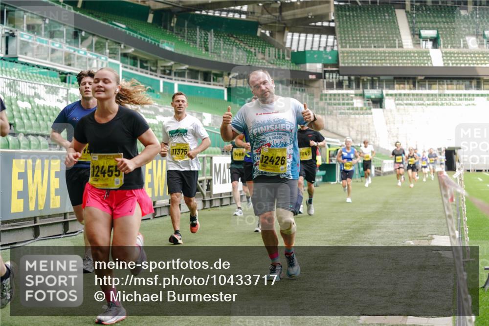 13.09.2026 - 21. swb-Marathon Bremen Michael Burmester http://msf.ph/oto/10433717 13.09.2026 10:24:38 Laufen im Stadion 10143, 10235, 10328, 10336, 10337, 10341, 10358, 10456, 10520, 10592, 10593, 10618, 10632, 10775, 10782, 10816, 10861, 10972, 10988, 11042, 11143, 11201, 11265, 11373, 11375, 11426, 11442, 11468, 11527, 11607, 11615, 11628, 11630, 11632, 11704, 11713, 11758, 11779, 11826, 11895, 11903, 11948, 12053, 12144, 12246, 12281, 12339, 12404, 12406, 12426, 12442, 12468, 12469, 12477, 12525, 13520, 13563, 13566, 13580, 13585, 13586 meine-sportfotos.de