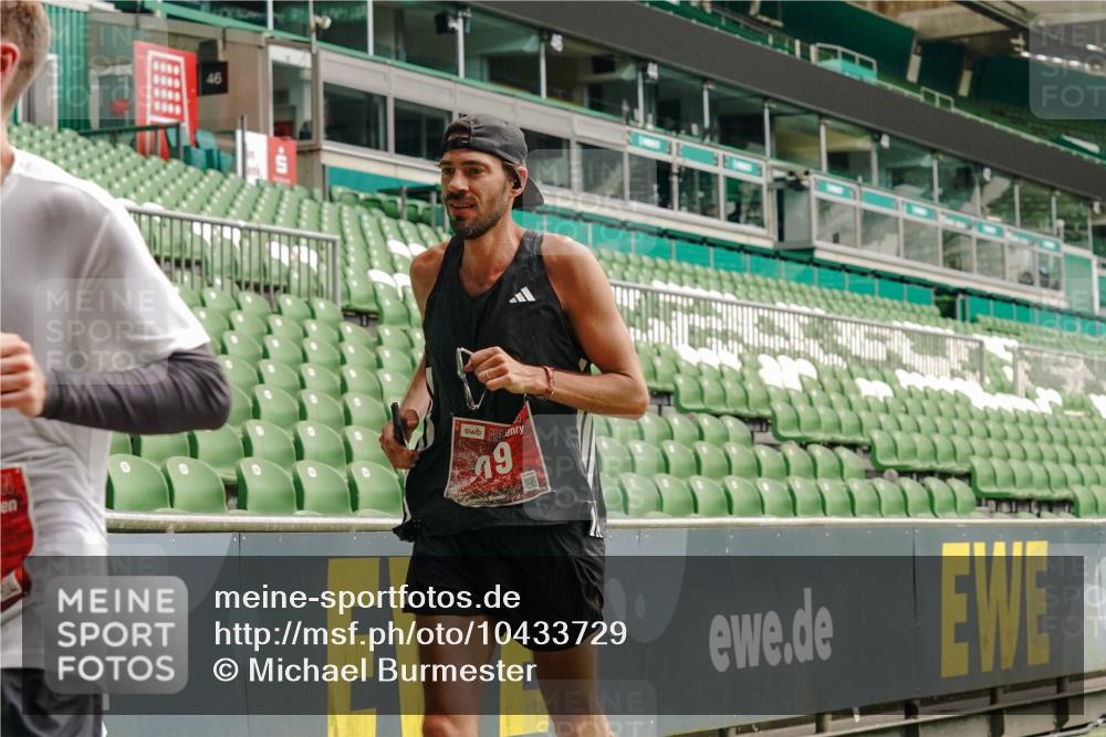 13.09.2026 - 21. swb-Marathon Bremen Michael Burmester http://msf.ph/oto/10433729 13.09.2026 12:34:05 Laufen im Stadion 250, 272, 299, 525, 919, 1089, 1212, 1606, 2072, 5428, 7741, 314, 573, 1168, 1214, 1357, 1453, 1639, 4474, 5212, 6485, 6507, 8285 meine-sportfotos.de