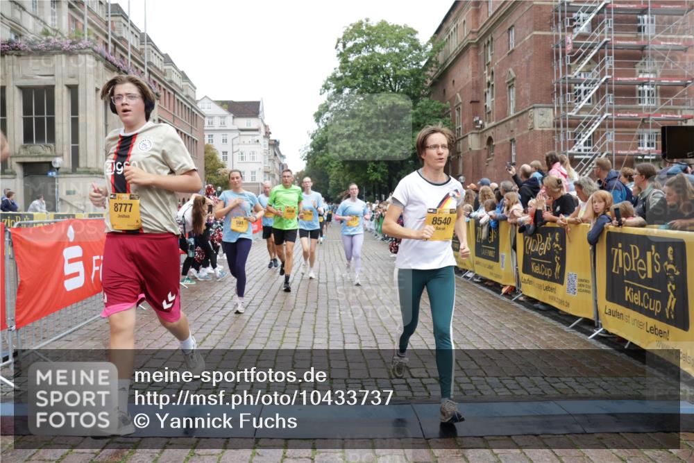 13.09.2026 - Kiel Lauf Yannick Fuchs http://msf.ph/oto/10433737 13.09.2026 09:47:33 Ziel 466, 544, 591, 2870, 3192, 3373, 3629, 4011, 4479, 4480, 5517, 6072, 6639, 6696, 7767, 8503, 8540, 8777, 8833, 9528, 9634, 9936, 10789, 544, 1235, 1324, 2587, 2759, 2870, 4238, 4940, 5167, 5217, 5351, 6074, 6575, 7461, 7731, 8231, 8524, 9091, 10009, 10076, 10224, 10555, 10742, 10744, 11862, 11964, 12622, 12635, 390, 1743, 2241, 3735, 3812, 4103, 4225, 4365, 4400, 4460, 4952, 5215, 6078, 6942, 8096, 9697, 10823, 11396, 11654, 12007, 12099, 12167, 1402, 2718, 2759, 2779 meine-sportfotos.de