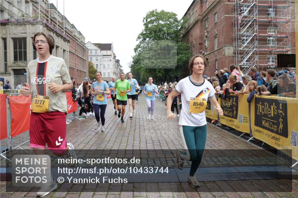 13.09.2026 - Kiel Lauf Yannick Fuchs http://msf.ph/oto/10433744 13.09.2026 09:47:33 Ziel 466, 544, 591, 2870, 3192, 3373, 3629, 4011, 4479, 4480, 5517, 6072, 6639, 6696, 7767, 8503, 8540, 8777, 8833, 9528, 9634, 9936, 10789, 544, 1235, 1324, 2587, 2759, 2870, 4238, 4940, 5167, 5217, 5351, 6074, 6575, 7461, 7731, 8231, 8524, 9091, 10009, 10076, 10224, 10555, 10742, 10744, 11862, 11964, 12622, 12635, 390, 1743, 2241, 3735, 3812, 4103, 4225, 4365, 4400, 4460, 4952, 5215, 6078, 6942, 8096, 9697, 10823, 11396, 11654, 12007, 12099, 12167, 1402, 2718, 2759, 2779 meine-sportfotos.de