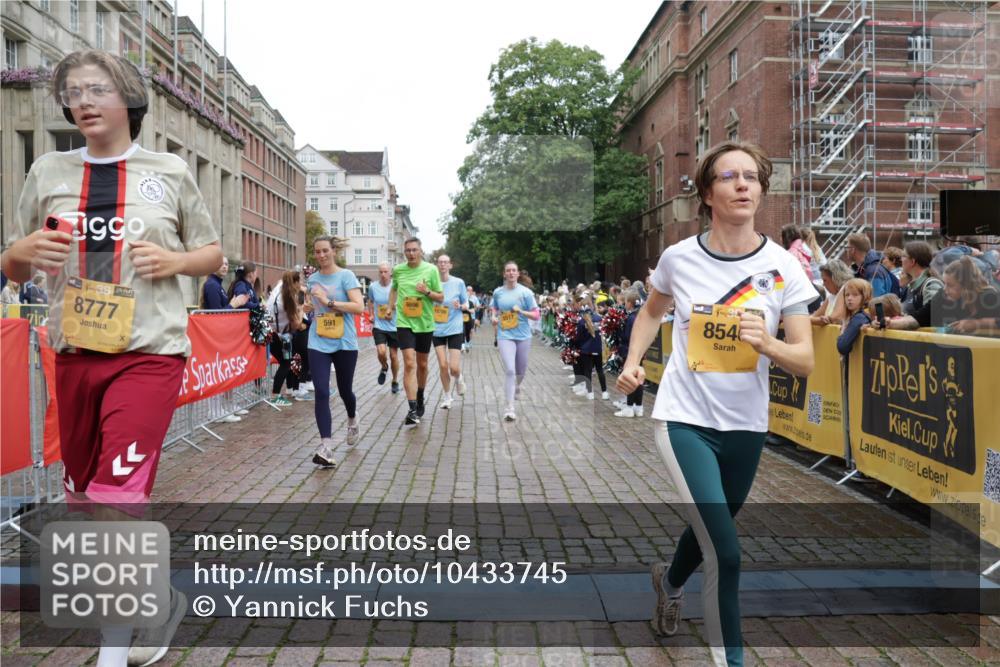 13.09.2026 - Kiel Lauf Yannick Fuchs http://msf.ph/oto/10433745 13.09.2026 09:47:33 Ziel 466, 544, 591, 2870, 3192, 3373, 3629, 4011, 4479, 4480, 5517, 6072, 6639, 6696, 7767, 8503, 8540, 8777, 8833, 9528, 9634, 9936, 10789, 544, 1235, 1324, 2587, 2759, 2870, 4238, 4940, 5167, 5217, 5351, 6074, 6575, 7461, 7731, 8231, 8524, 9091, 10009, 10076, 10224, 10555, 10742, 10744, 11862, 11964, 12622, 12635, 390, 1743, 2241, 3735, 3812, 4103, 4225, 4365, 4400, 4460, 4952, 5215, 6078, 6942, 8096, 9697, 10823, 11396, 11654, 12007, 12099, 12167, 1402, 2718, 2759, 2779 meine-sportfotos.de
