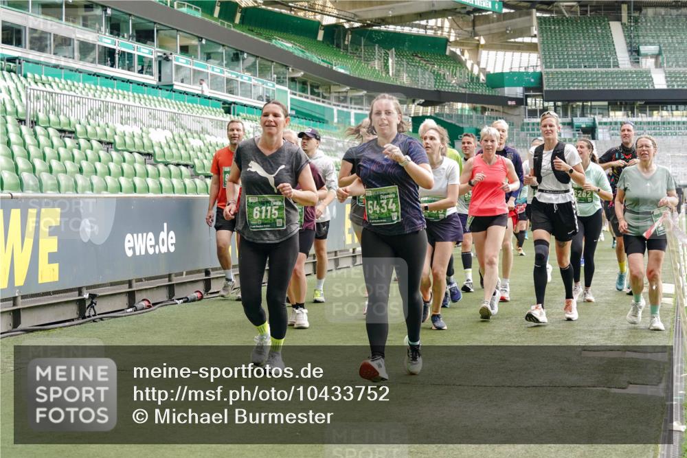 13.09.2026 - 21. swb-Marathon Bremen Michael Burmester http://msf.ph/oto/10433752 13.09.2026 13:31:25 Laufen im Stadion 122, 224, 295, 297, 344, 386, 405, 487, 617, 639, 806, 840, 965, 1114, 1142, 1310, 1314, 1326, 1329, 1427, 1529, 1775, 1801, 1810, 1811, 1869, 1892, 1897, 1904, 1983, 2216, 2242, 2249, 2253, 2270, 2344, 2368, 2372, 2615, 2629, 2637, 2643, 2677, 2719, 2726, 2869, 2871, 2877, 2918, 2945, 2952, 2994, 3038, 3094, 3101, 3140, 3223, 3227, 3379, 3401, 3426, 3572, 3644, 3723, 3736, 3746, 3873, 3876, 3918, 3929, 3944, 3960, 4162, 4309, 4460, 111 meine-sportfotos.de