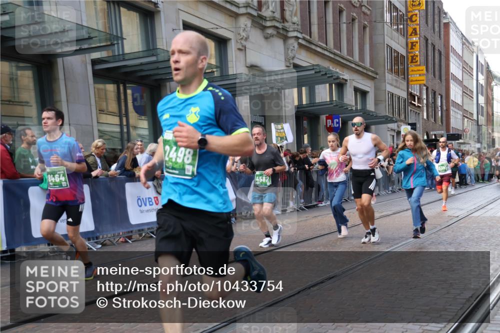 13.09.2026 - 21. swb-Marathon Bremen Strokosch-Dieckow http://msf.ph/oto/10433754 13.09.2026 13:12:54 Ziel 280, 313, 621, 868, 987, 1207, 2130, 2498, 2559, 2858, 2962, 3566, 3625, 4582, 5345, 5769, 6038, 6349, 6394, 7874, 8197, 8291, 8419, 8464, 9092, 9217, 1513, 2350, 2362, 2442, 2801, 2858, 3054, 3988, 4605, 4879, 5379, 5965, 6796, 8029, 8798, 9775, 9803, 13106, 13140 meine-sportfotos.de