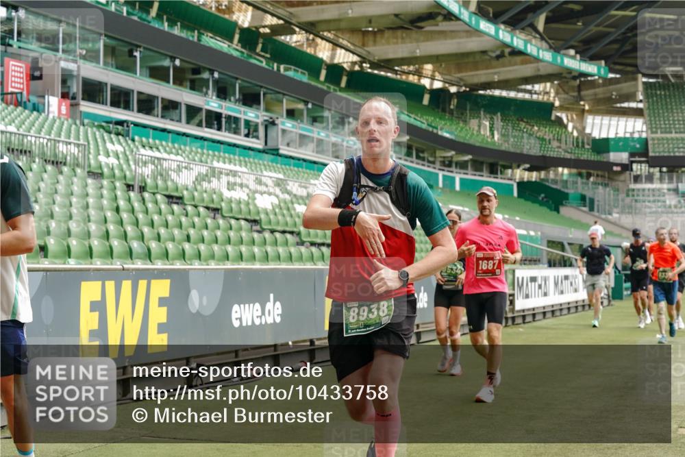 13.09.2026 - 21. swb-Marathon Bremen Michael Burmester http://msf.ph/oto/10433758 13.09.2026 13:05:01 Laufen im Stadion 178, 209, 210, 244, 323, 394, 534, 536, 565, 647, 725, 881, 891, 900, 1073, 1239, 1243, 1307, 1308, 1343, 1373, 1380, 1456, 1479, 1627, 1649, 1653, 1656, 1687, 1780, 1914, 1932, 1941, 2023, 2089, 2126, 2223, 2241, 2244, 2265, 2301, 2310, 2369, 2430, 2452, 2464, 2602, 2723, 2742, 2764, 2851, 2867, 2872, 2891, 2910, 2919, 2957, 2959, 2985, 3028, 3030, 3115, 3217, 3278, 3320, 3343, 3419, 3425, 3444, 3454, 3485, 3521, 3579, 3796, 3909, 242 meine-sportfotos.de