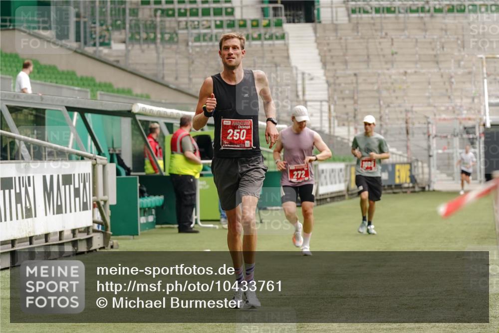 13.09.2026 - 21. swb-Marathon Bremen Michael Burmester http://msf.ph/oto/10433761 13.09.2026 12:34:22 Laufen im Stadion 250, 272, 299, 525, 919, 1089, 1212, 2072, 5428, 7741, 417, 573, 1168, 1214, 1357, 1453, 1639, 4474, 5212, 6485, 6507, 8285 meine-sportfotos.de