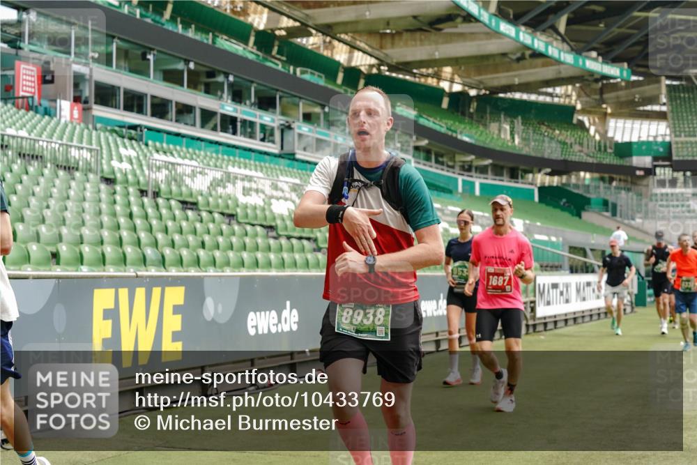 13.09.2026 - 21. swb-Marathon Bremen Michael Burmester http://msf.ph/oto/10433769 13.09.2026 13:05:01 Laufen im Stadion 178, 209, 210, 244, 323, 394, 534, 536, 565, 647, 725, 881, 891, 900, 1073, 1239, 1243, 1307, 1308, 1343, 1373, 1380, 1456, 1479, 1627, 1649, 1653, 1656, 1687, 1780, 1914, 1932, 1941, 2023, 2089, 2126, 2223, 2241, 2244, 2265, 2301, 2310, 2369, 2430, 2452, 2464, 2602, 2723, 2742, 2764, 2851, 2867, 2872, 2891, 2910, 2919, 2957, 2959, 2985, 3028, 3030, 3115, 3217, 3278, 3320, 3343, 3419, 3425, 3444, 3454, 3485, 3521, 3579, 3796, 3909, 242 meine-sportfotos.de