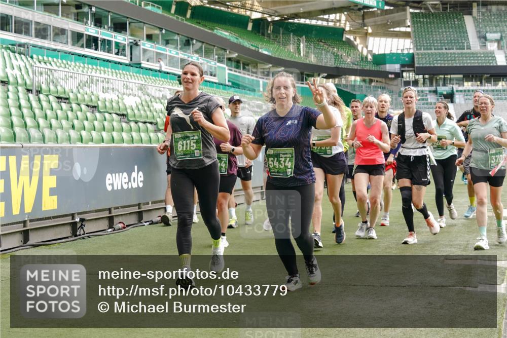 13.09.2026 - 21. swb-Marathon Bremen Michael Burmester http://msf.ph/oto/10433779 13.09.2026 13:31:25 Laufen im Stadion 122, 224, 295, 297, 344, 386, 405, 487, 617, 639, 806, 840, 965, 1114, 1142, 1310, 1314, 1326, 1329, 1427, 1529, 1775, 1801, 1810, 1811, 1869, 1892, 1897, 1904, 1983, 2216, 2242, 2249, 2253, 2270, 2344, 2368, 2372, 2615, 2629, 2637, 2643, 2677, 2719, 2726, 2869, 2871, 2877, 2918, 2945, 2952, 2994, 3038, 3094, 3101, 3140, 3223, 3227, 3379, 3401, 3426, 3572, 3644, 3723, 3736, 3746, 3873, 3876, 3918, 3929, 3944, 3960, 4162, 4309, 4460, 111 meine-sportfotos.de