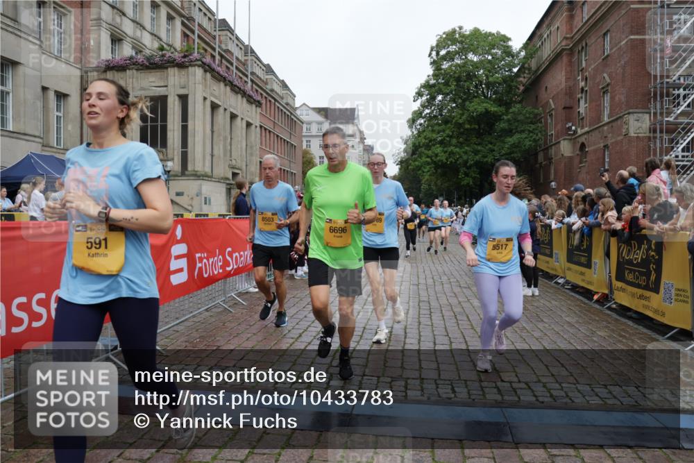 13.09.2026 - Kiel Lauf Yannick Fuchs http://msf.ph/oto/10433783 13.09.2026 09:47:34 Ziel 466, 591, 3192, 3373, 3629, 4011, 4479, 4480, 5517, 6072, 6639, 6696, 7767, 8503, 8540, 8777, 8833, 9528, 9634, 9936, 10789, 544, 1235, 1324, 2587, 2759, 2870, 4940, 5167, 5217, 5351, 6575, 7461, 8231, 8524, 9091, 10009, 10076, 10224, 10555, 10742, 10744, 11862, 11964, 12635, 390, 1743, 2241, 2755, 3735, 3812, 4103, 4225, 4365, 4400, 4460, 4952, 5215, 6078, 6942, 8096, 9697, 10823, 11396, 11654, 12007, 12099, 12167, 12393, 1402, 2718, 2759, 2779 meine-sportfotos.de