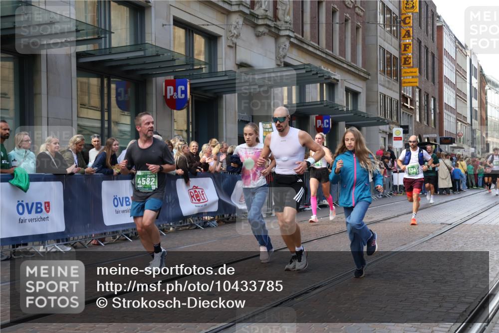 13.09.2026 - 21. swb-Marathon Bremen Strokosch-Dieckow http://msf.ph/oto/10433785 13.09.2026 13:12:55 Ziel 280, 313, 621, 868, 987, 1207, 2130, 2498, 2559, 2962, 3566, 3625, 4582, 5345, 5769, 6038, 6349, 6394, 7874, 8197, 8291, 8419, 8464, 9092, 9217, 1513, 2350, 2362, 2442, 2559, 2801, 2858, 3054, 3988, 4605, 4879, 5379, 5965, 8029, 8798, 9775, 9803, 13106, 13140 meine-sportfotos.de