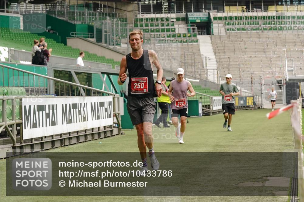 13.09.2026 - 21. swb-Marathon Bremen Michael Burmester http://msf.ph/oto/10433786 13.09.2026 12:34:24 Laufen im Stadion 250, 272, 299, 525, 919, 1089, 1212, 2072, 5428, 7741, 417, 573, 1168, 1214, 1357, 1453, 1639, 4474, 5212, 6485, 6507, 8044, 8285 meine-sportfotos.de