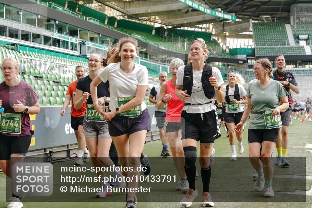 13.09.2026 - 21. swb-Marathon Bremen Michael Burmester http://msf.ph/oto/10433791 13.09.2026 13:31:27 Laufen im Stadion 122, 224, 295, 297, 344, 386, 405, 487, 617, 639, 806, 840, 965, 1114, 1133, 1142, 1310, 1314, 1326, 1329, 1427, 1529, 1775, 1801, 1810, 1811, 1869, 1892, 1897, 1904, 1983, 2216, 2242, 2249, 2253, 2270, 2344, 2368, 2372, 2615, 2629, 2637, 2643, 2677, 2719, 2726, 2869, 2871, 2877, 2918, 2945, 2952, 2994, 3038, 3094, 3101, 3140, 3223, 3227, 3379, 3401, 3426, 3572, 3644, 3723, 3736, 3746, 3873, 3876, 3918, 3944, 3960, 4162, 4309, 4460, 111 meine-sportfotos.de