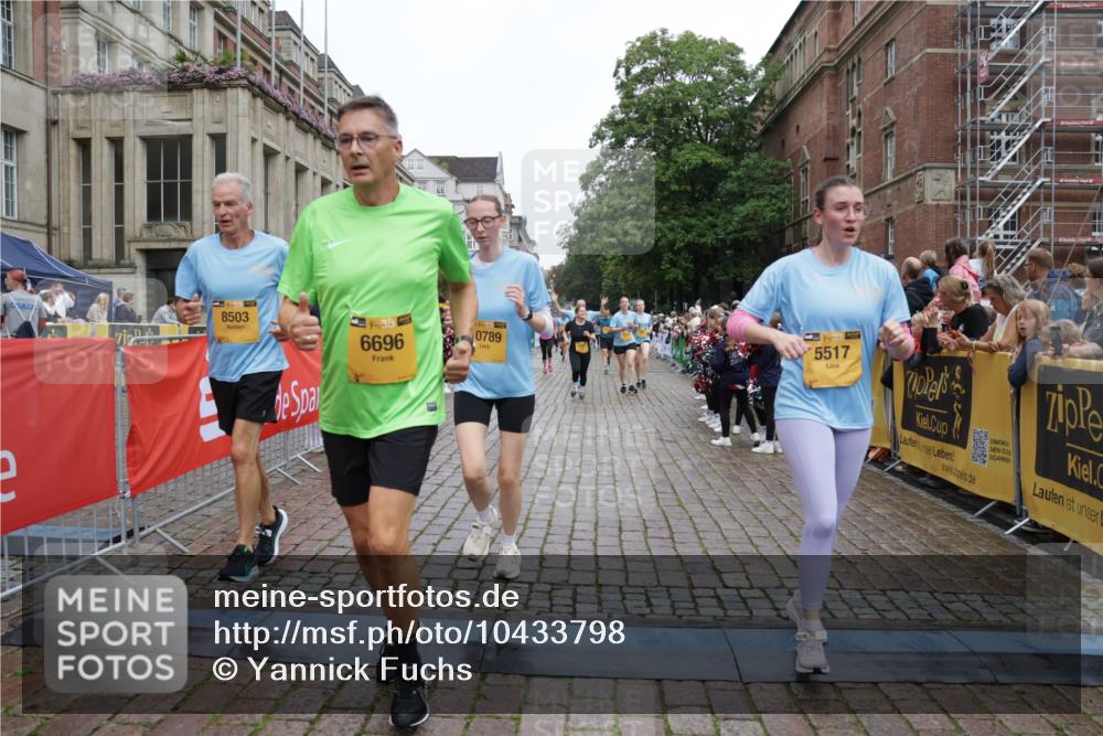 13.09.2026 - Kiel Lauf Yannick Fuchs http://msf.ph/oto/10433798 13.09.2026 09:47:35 Ziel 466, 591, 3192, 3373, 3629, 4011, 4479, 4480, 5517, 6072, 6639, 6696, 7767, 8503, 8540, 8777, 8833, 9528, 9634, 9936, 10789, 544, 1235, 1324, 2587, 2870, 5167, 5217, 5351, 6575, 7461, 8231, 8524, 9091, 10009, 10076, 10224, 10555, 10742, 10744, 11862, 11964, 12635, 218, 390, 1743, 2241, 2755, 3735, 3812, 4103, 4225, 4365, 4400, 4460, 4952, 5215, 6078, 6942, 8096, 9697, 10823, 11396, 11654, 12007, 12099, 12167, 12393, 1402, 2759, 2779 meine-sportfotos.de