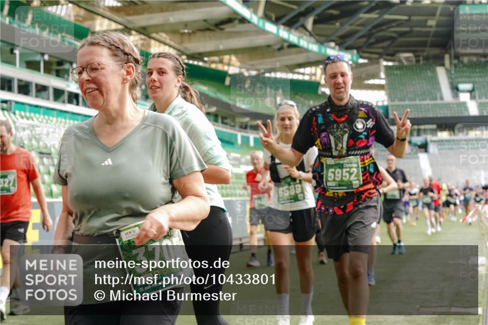 13.09.2026 - 21. swb-Marathon Bremen Michael Burmester http://msf.ph/oto/10433801 13.09.2026 13:31:29 Laufen im Stadion 122, 224, 295, 297, 344, 386, 405, 487, 617, 639, 806, 840, 965, 1114, 1133, 1142, 1310, 1314, 1326, 1329, 1427, 1529, 1775, 1801, 1810, 1811, 1869, 1892, 1897, 1904, 1983, 2216, 2242, 2249, 2253, 2270, 2344, 2368, 2372, 2615, 2629, 2637, 2643, 2677, 2719, 2726, 2869, 2871, 2877, 2918, 2945, 2952, 2994, 3038, 3094, 3101, 3140, 3223, 3227, 3379, 3401, 3426, 3572, 3644, 3723, 3736, 3746, 3873, 3876, 3918, 3944, 3960, 4162, 4309, 4460, 111 meine-sportfotos.de