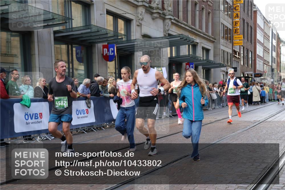 13.09.2026 - 21. swb-Marathon Bremen Strokosch-Dieckow http://msf.ph/oto/10433802 13.09.2026 13:12:55 Ziel 280, 313, 621, 868, 987, 1207, 2130, 2498, 2559, 2962, 3566, 3625, 4582, 5345, 5769, 6038, 6349, 6394, 7874, 8197, 8291, 8419, 8464, 9092, 9217, 1513, 2350, 2362, 2442, 2559, 2801, 2858, 3054, 3988, 4605, 4879, 5379, 5965, 8029, 8798, 9775, 9803, 13106, 13140 meine-sportfotos.de