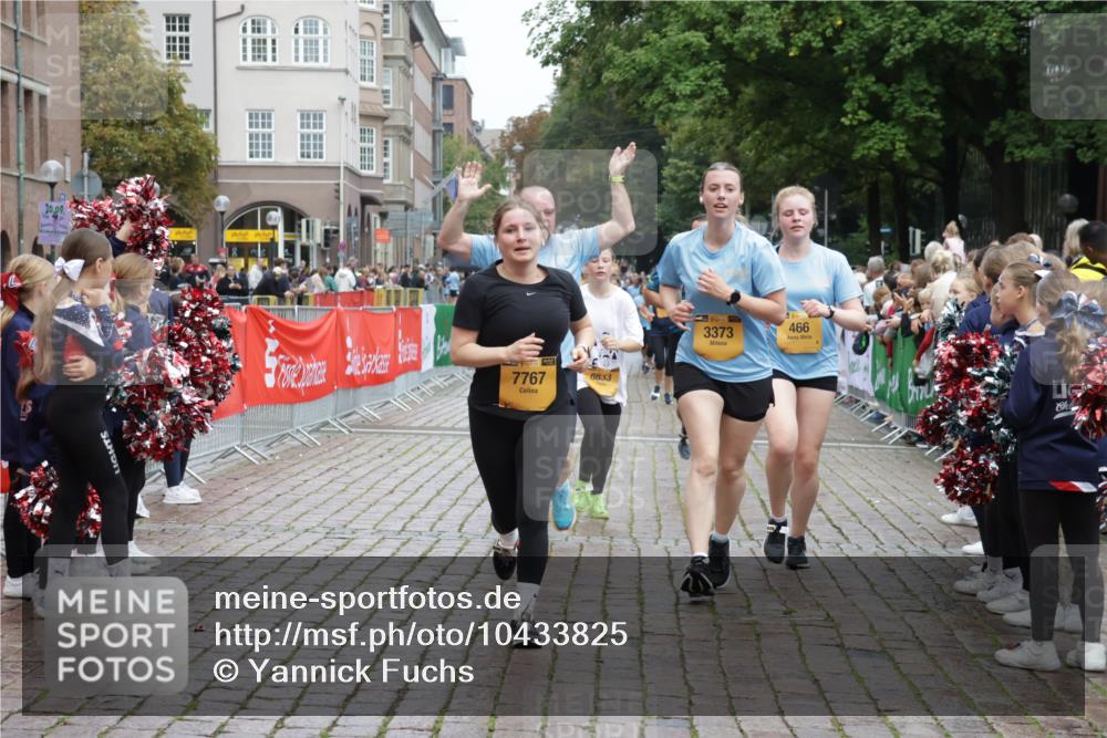 13.09.2026 - Kiel Lauf Yannick Fuchs http://msf.ph/oto/10433825 13.09.2026 09:47:37 Ziel 466, 591, 3373, 3629, 4011, 4400, 4479, 4480, 4952, 5517, 6072, 6639, 6696, 7767, 8503, 8540, 8777, 8833, 9528, 9697, 9936, 10789, 544, 1235, 1324, 2587, 2870, 3192, 5167, 6575, 7461, 8231, 8524, 9091, 9634, 10076, 10224, 10555, 10742, 10744, 11862, 11964, 12635, 218, 390, 1743, 2241, 2755, 3735, 3812, 4103, 4225, 4365, 4460, 5215, 6078, 6809, 6942, 8096, 10823, 11396, 11654, 12007, 12099, 12167, 12393, 1402, 2759, 2779 meine-sportfotos.de