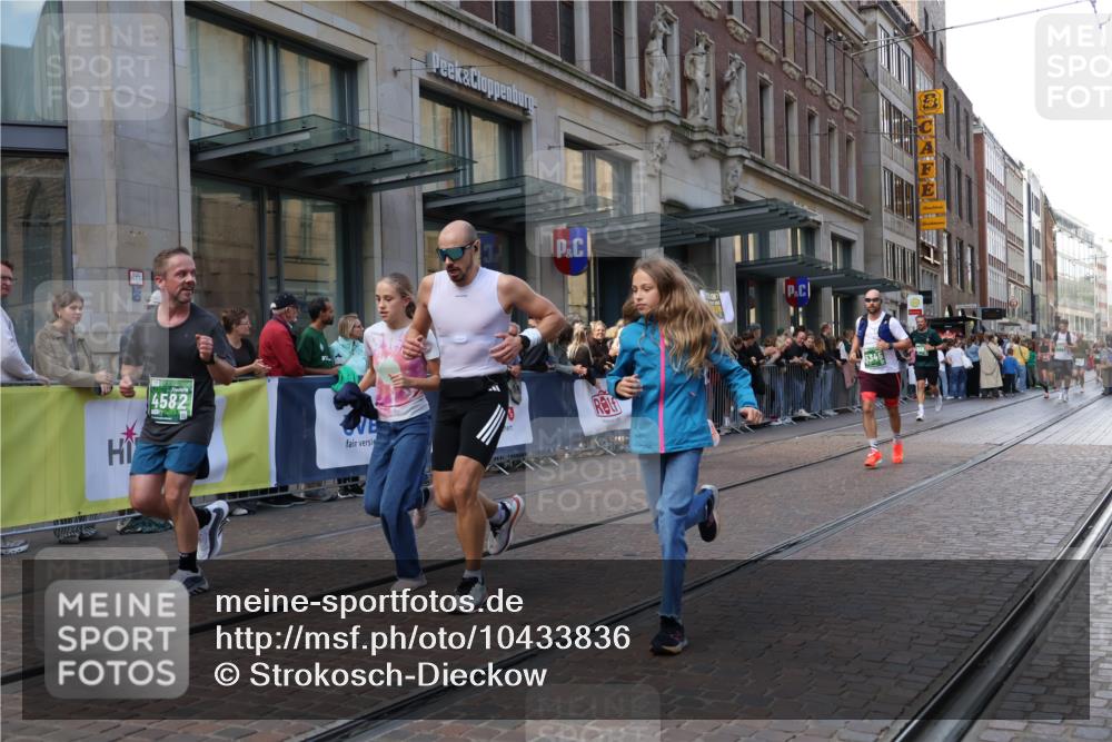 13.09.2026 - 21. swb-Marathon Bremen Strokosch-Dieckow http://msf.ph/oto/10433836 13.09.2026 13:12:56 Ziel 280, 313, 621, 868, 987, 1207, 2130, 2360, 2498, 2962, 3566, 3625, 4582, 5345, 5769, 6038, 6349, 6394, 7874, 8197, 8291, 8419, 8464, 9092, 9217, 1513, 2350, 2362, 2442, 2559, 2801, 2858, 3988, 4605, 4879, 5379, 5965, 8029, 8798, 9217, 9775, 13106, 13140 meine-sportfotos.de