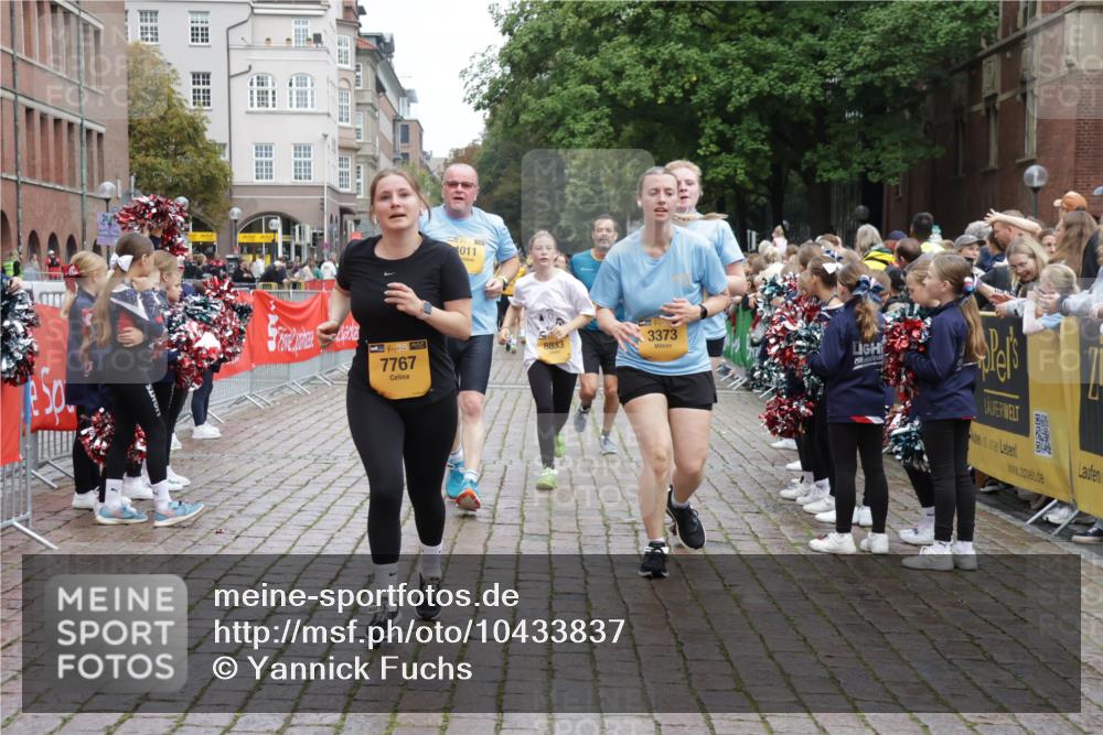 13.09.2026 - Kiel Lauf Yannick Fuchs http://msf.ph/oto/10433837 13.09.2026 09:47:37 Ziel 466, 591, 3373, 3629, 4011, 4400, 4479, 4480, 4952, 5517, 6072, 6639, 6696, 7767, 8503, 8540, 8777, 8833, 9528, 9697, 9936, 10789, 544, 1235, 1324, 2587, 2870, 3192, 5167, 6575, 7461, 8231, 8524, 9091, 9634, 10076, 10224, 10555, 10742, 10744, 11862, 11964, 12635, 218, 390, 1743, 2241, 2755, 3735, 3812, 4103, 4225, 4365, 4460, 5215, 6078, 6809, 6942, 8096, 10823, 11396, 11654, 12007, 12099, 12167, 12393, 1402, 2759, 2779 meine-sportfotos.de
