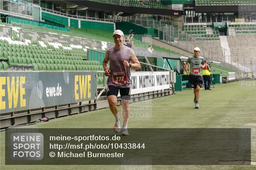 13.09.2026 - 21. swb-Marathon Bremen Michael Burmester http://msf.ph/oto/10433844 13.09.2026 12:34:29 Laufen im Stadion 250, 272, 299, 525, 919, 1089, 1212, 2072, 5428, 7741, 417, 573, 1168, 1214, 1357, 1453, 1639, 4474, 5212, 6485, 6507, 8044, 8285 meine-sportfotos.de