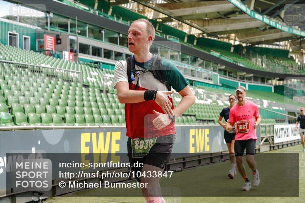 13.09.2026 - 21. swb-Marathon Bremen Michael Burmester http://msf.ph/oto/10433847 13.09.2026 13:05:02 Laufen im Stadion 178, 209, 210, 244, 323, 394, 534, 536, 565, 647, 725, 881, 891, 900, 1073, 1239, 1243, 1307, 1308, 1343, 1373, 1380, 1456, 1479, 1627, 1649, 1653, 1656, 1687, 1780, 1914, 1932, 1941, 2023, 2089, 2126, 2223, 2241, 2244, 2265, 2301, 2310, 2369, 2430, 2452, 2464, 2602, 2723, 2742, 2764, 2851, 2867, 2872, 2891, 2910, 2919, 2957, 2959, 2985, 3028, 3030, 3115, 3217, 3278, 3320, 3343, 3419, 3425, 3444, 3454, 3485, 3521, 3579, 3796, 3909, 242 meine-sportfotos.de
