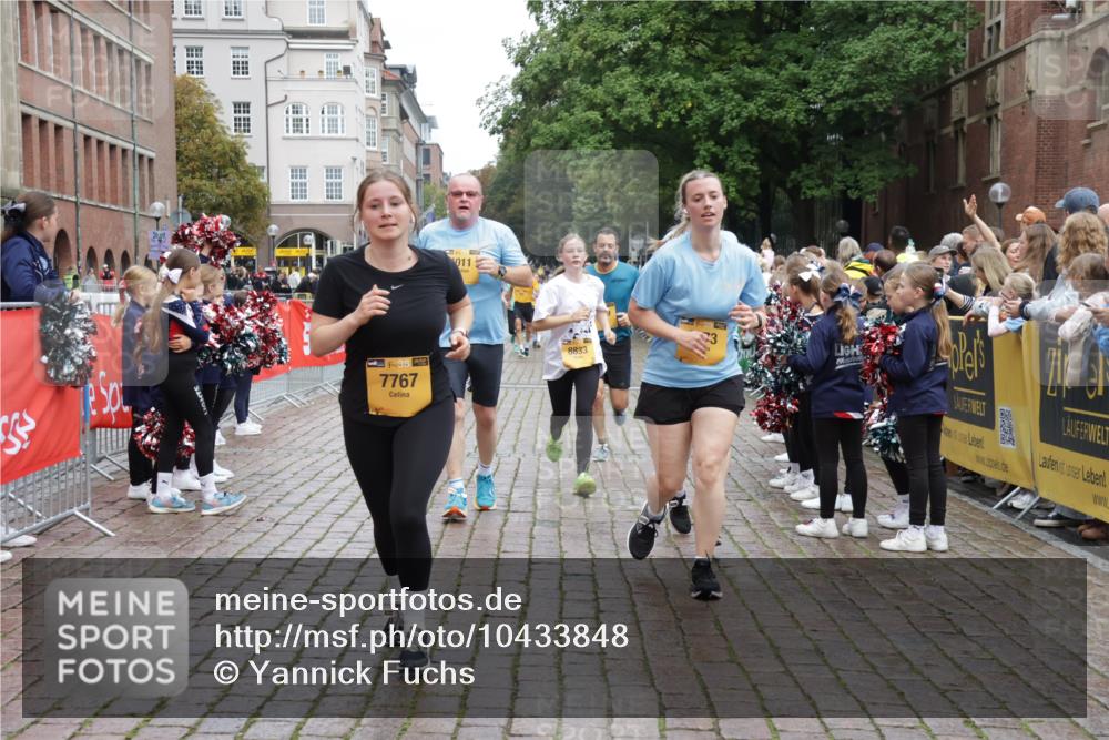 13.09.2026 - Kiel Lauf Yannick Fuchs http://msf.ph/oto/10433848 13.09.2026 09:47:38 Ziel 466, 591, 3373, 3629, 4011, 4400, 4479, 4480, 4952, 5517, 6072, 6639, 6696, 7767, 8503, 8540, 8777, 8833, 9528, 9697, 9936, 10789, 544, 1235, 1324, 2587, 2870, 3192, 3629, 5167, 6575, 7461, 8231, 8524, 9091, 9634, 10076, 10224, 10555, 10742, 10744, 11862, 11964, 12635, 122, 218, 390, 1743, 2241, 2755, 3735, 3812, 4103, 4225, 4288, 4365, 4460, 5215, 6078, 6809, 6942, 7258, 8096, 10823, 11396, 11654, 12007, 12099, 12167, 12393, 1402, 2759, 2779 meine-sportfotos.de