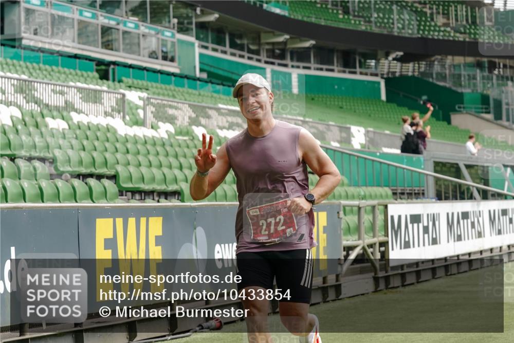 13.09.2026 - 21. swb-Marathon Bremen Michael Burmester http://msf.ph/oto/10433854 13.09.2026 12:34:30 Laufen im Stadion 250, 272, 299, 525, 919, 1089, 1212, 2072, 5428, 7741, 417, 573, 1168, 1214, 1357, 1453, 1639, 4474, 5212, 6485, 6507, 8044, 8285 meine-sportfotos.de