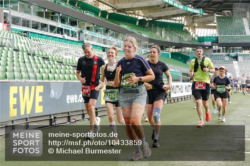 13.09.2026 - 21. swb-Marathon Bremen Michael Burmester http://msf.ph/oto/10433859 13.09.2026 13:31:41 Laufen im Stadion 122, 224, 295, 297, 344, 386, 487, 617, 639, 690, 806, 840, 965, 1114, 1133, 1142, 1310, 1314, 1326, 1329, 1427, 1529, 1775, 1801, 1869, 1892, 1897, 1904, 1923, 2216, 2242, 2249, 2253, 2270, 2274, 2344, 2368, 2372, 2523, 2556, 2629, 2637, 2643, 2649, 2677, 2719, 2726, 2848, 2869, 2871, 2877, 2918, 2945, 2952, 2994, 3038, 3094, 3101, 3140, 3223, 3227, 3350, 3379, 3401, 3426, 3572, 3644, 3723, 3736, 3746, 3873, 3876, 3918, 3944, 3960, 4162, 4309, 4460, 111 meine-sportfotos.de