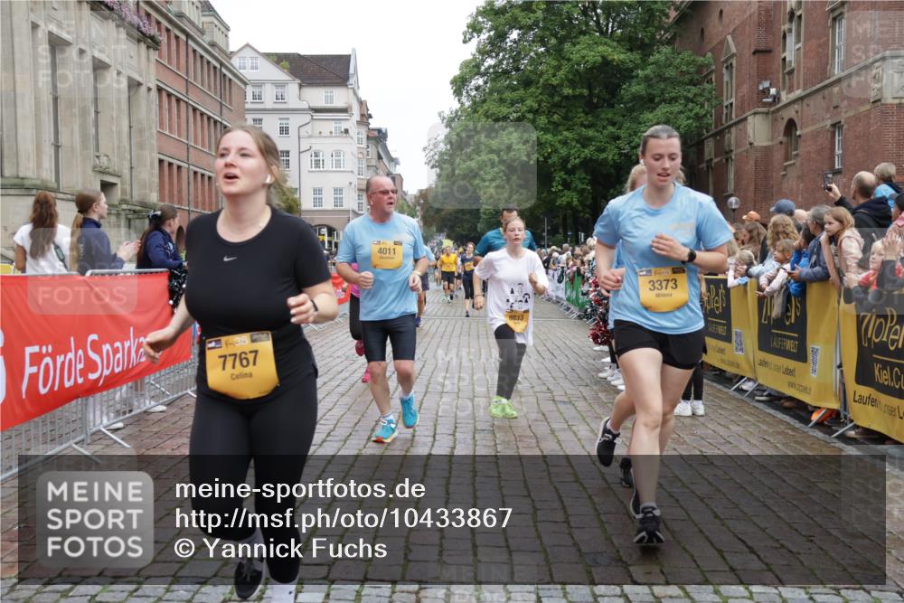 13.09.2026 - Kiel Lauf Yannick Fuchs http://msf.ph/oto/10433867 13.09.2026 09:47:39 Ziel 466, 591, 3373, 4011, 4400, 4479, 4480, 4952, 5517, 6072, 6639, 6696, 7767, 8503, 8540, 8777, 8833, 9528, 9697, 9936, 10789, 544, 1235, 1324, 2587, 2870, 3192, 3629, 5167, 6072, 6575, 6639, 7461, 8231, 8524, 9091, 9634, 9936, 10076, 10224, 10555, 10742, 10744, 11862, 11964, 12635, 122, 218, 390, 1743, 2241, 2755, 3735, 3812, 4103, 4225, 4288, 4365, 4460, 5215, 6078, 6809, 6942, 7258, 8096, 10823, 11396, 11654, 12007, 12099, 12167, 12393, 2759 meine-sportfotos.de