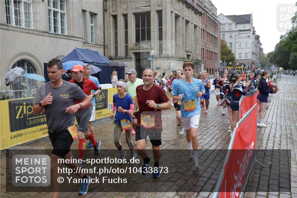13.09.2026 - Kiel Lauf Yannick Fuchs http://msf.ph/oto/10433873 13.09.2026 11:43:27 Ziel 9569 meine-sportfotos.de