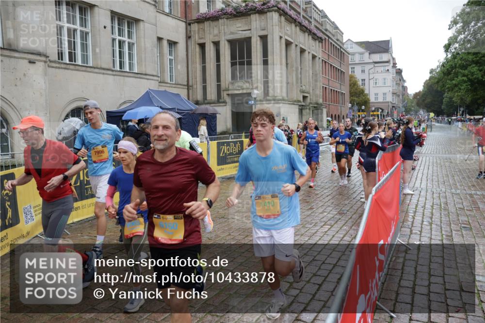 13.09.2026 - Kiel Lauf Yannick Fuchs http://msf.ph/oto/10433878 13.09.2026 11:43:28 Ziel 9569 meine-sportfotos.de
