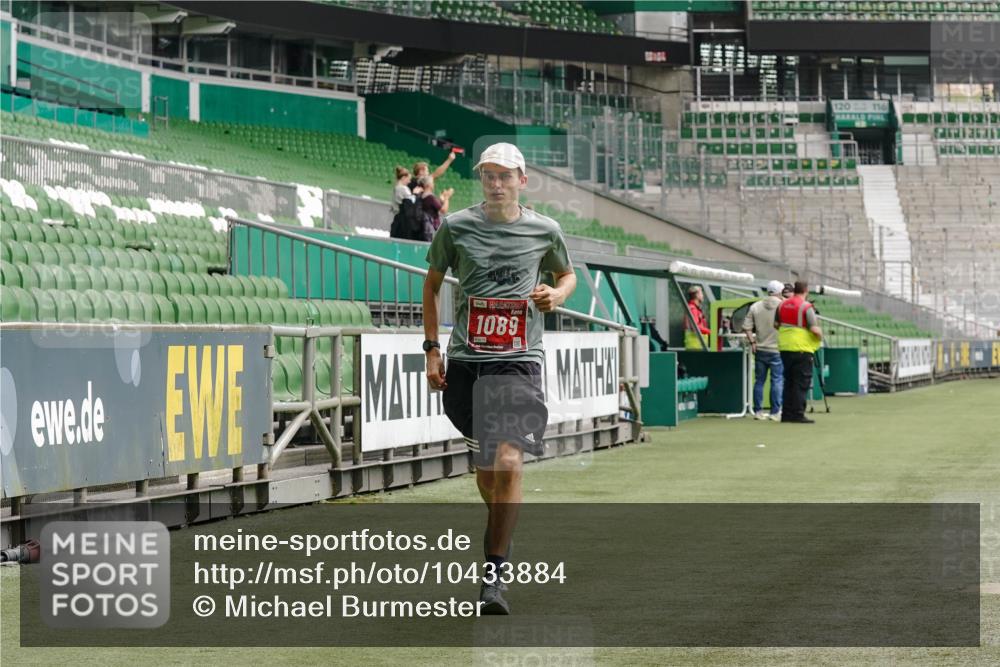 13.09.2026 - 21. swb-Marathon Bremen Michael Burmester http://msf.ph/oto/10433884 13.09.2026 12:34:32 Laufen im Stadion 250, 272, 299, 525, 919, 1089, 1212, 2072, 5428, 7741, 417, 573, 1168, 1214, 1357, 1453, 1639, 4474, 5212, 6485, 6507, 8044, 8285 meine-sportfotos.de