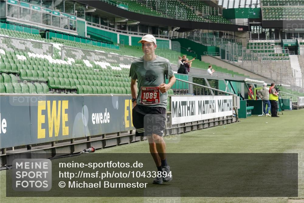 13.09.2026 - 21. swb-Marathon Bremen Michael Burmester http://msf.ph/oto/10433894 13.09.2026 12:34:33 Laufen im Stadion 250, 272, 299, 525, 919, 1089, 1212, 2072, 5428, 7741, 417, 573, 1168, 1214, 1357, 1453, 1639, 4474, 5212, 6485, 6507, 8044, 8285 meine-sportfotos.de