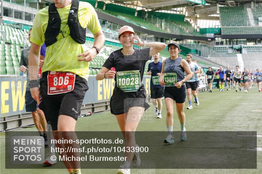 13.09.2026 - 21. swb-Marathon Bremen Michael Burmester http://msf.ph/oto/10433900 13.09.2026 13:31:45 Laufen im Stadion 122, 224, 295, 344, 386, 487, 490, 617, 639, 690, 806, 840, 965, 1114, 1133, 1142, 1310, 1314, 1326, 1329, 1427, 1529, 1775, 1801, 1869, 1892, 1897, 1904, 1923, 2216, 2242, 2249, 2253, 2270, 2274, 2320, 2344, 2368, 2372, 2456, 2523, 2556, 2629, 2637, 2643, 2649, 2677, 2719, 2726, 2848, 2869, 2871, 2877, 2918, 2945, 2952, 2994, 3038, 3094, 3101, 3140, 3223, 3350, 3379, 3401, 3426, 3572, 3644, 3723, 3736, 3746, 3873, 3876, 3918, 3944, 3960, 4162, 4309, 4460, 111 meine-sportfotos.de
